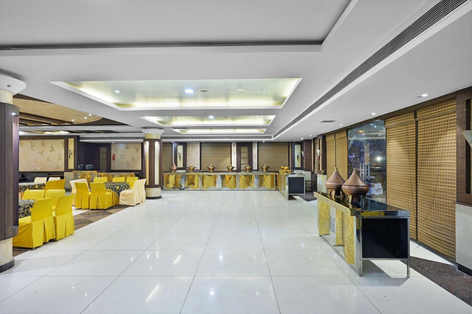 Hotel Paras Dera Bassi Buitenkant foto
