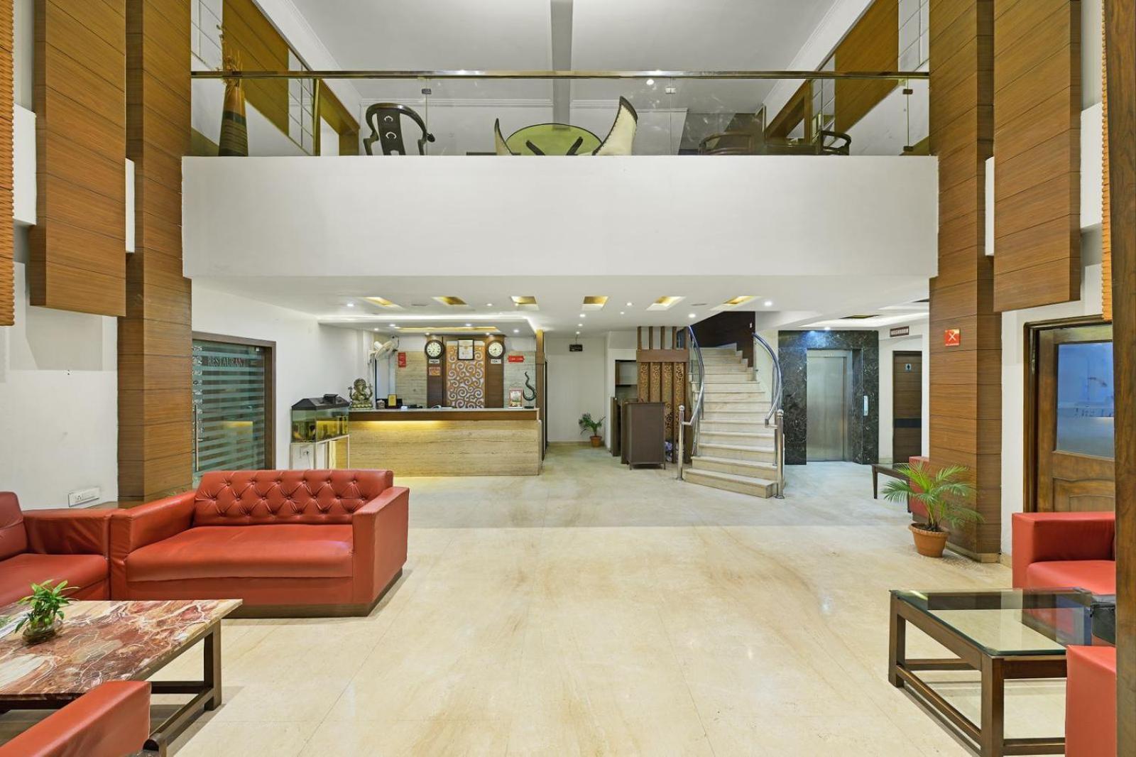 Hotel Paras Dera Bassi Buitenkant foto